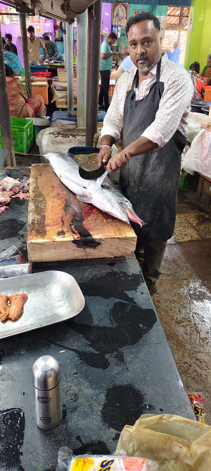 JIPPI SEA FOODS preparing fresh fish at the Chennai market